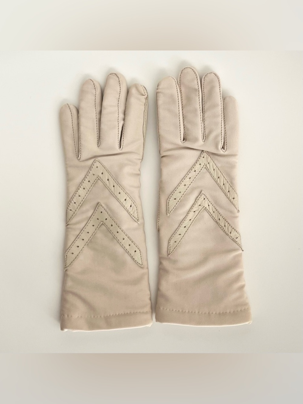 Vintage Women's Leather Trimmed Ivory Driving Gloves Lined Warm Elegant